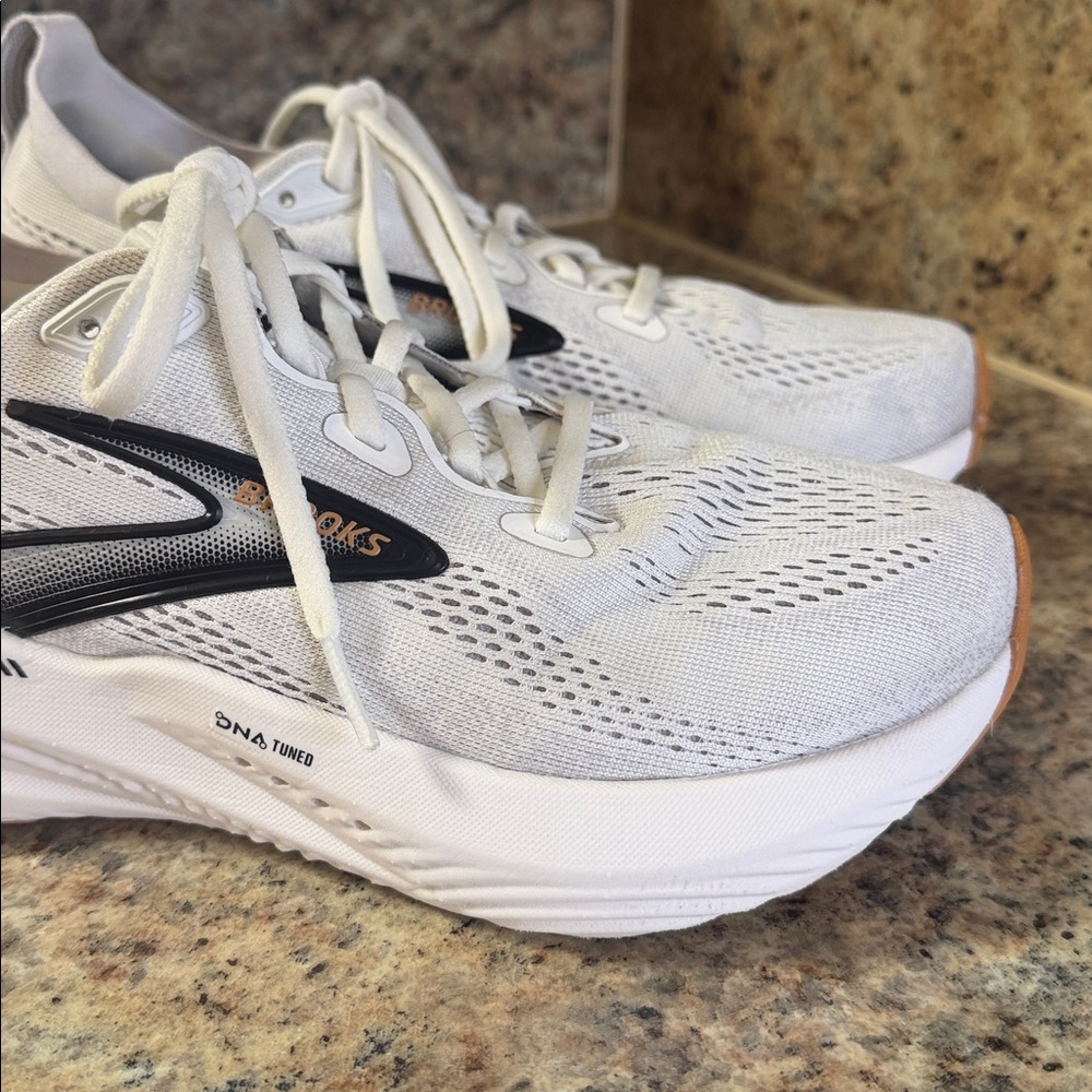 Brooks Women's White and Gray Glycerin Running Sneakers - Picture 4 of 11